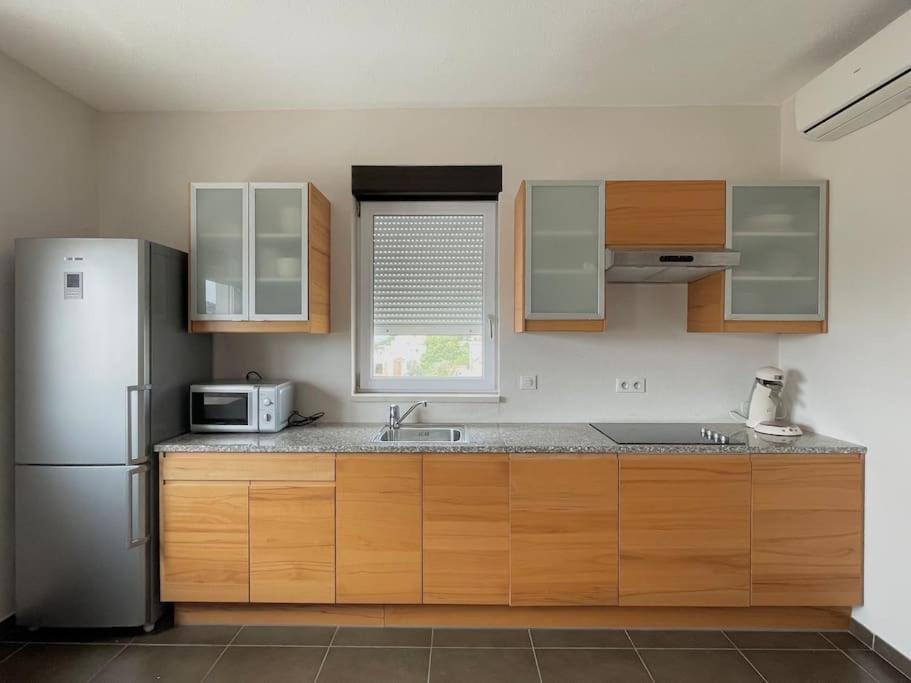 Mb - 3 - Apartment *